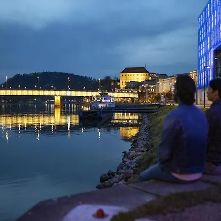 In Near Danube Promenade Daire *